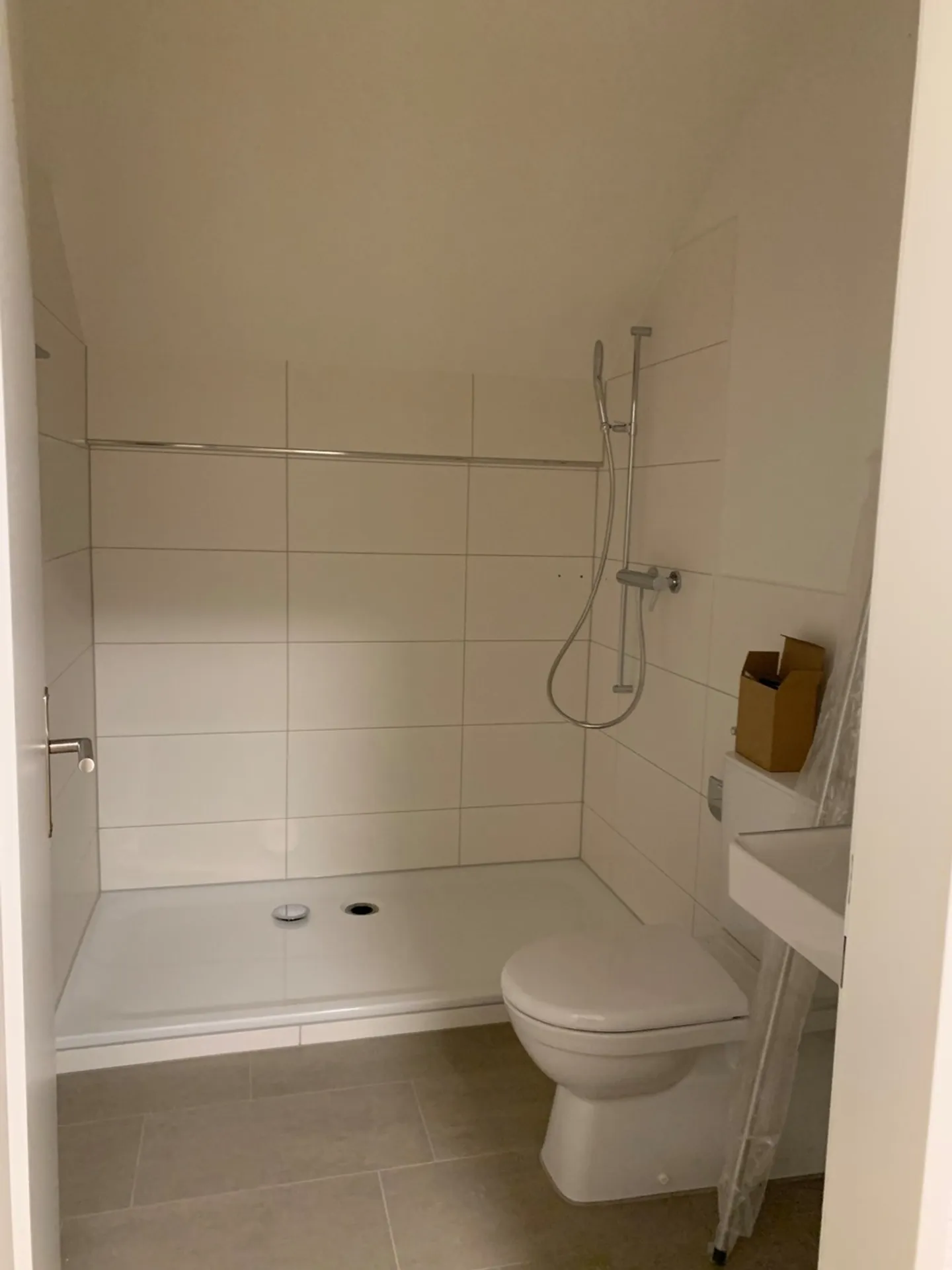 Outdoor parking space for rent - Photo 2 of 8