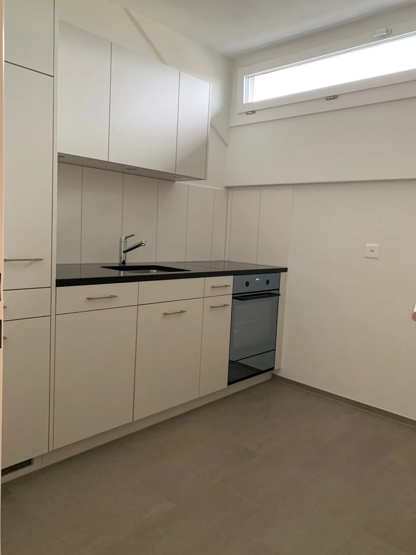 Outdoor parking space for rent - Photo 5 of 8