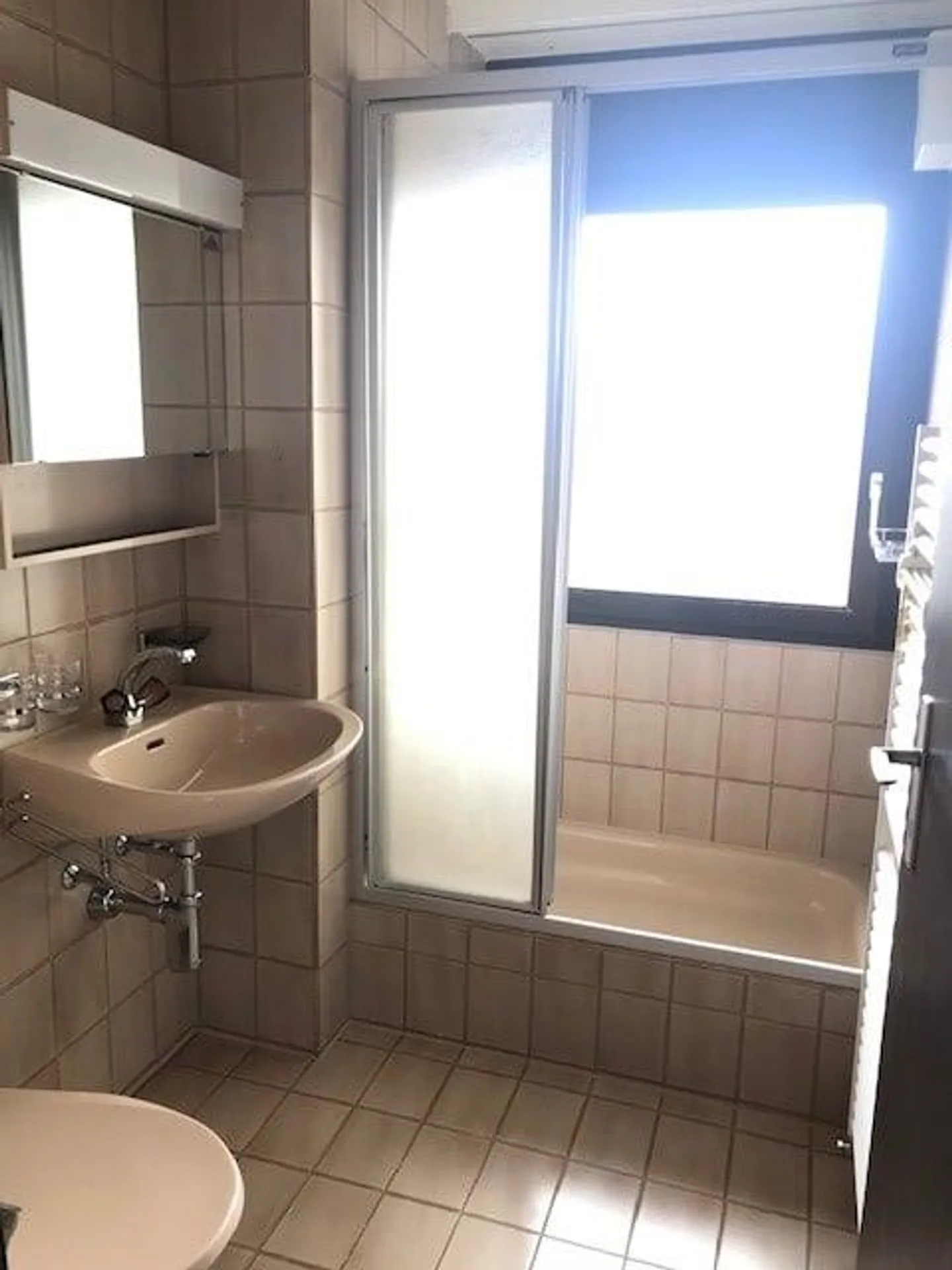 Appartamento 1 stanza centrale e pratico a Brügg - Foto 4 di 4