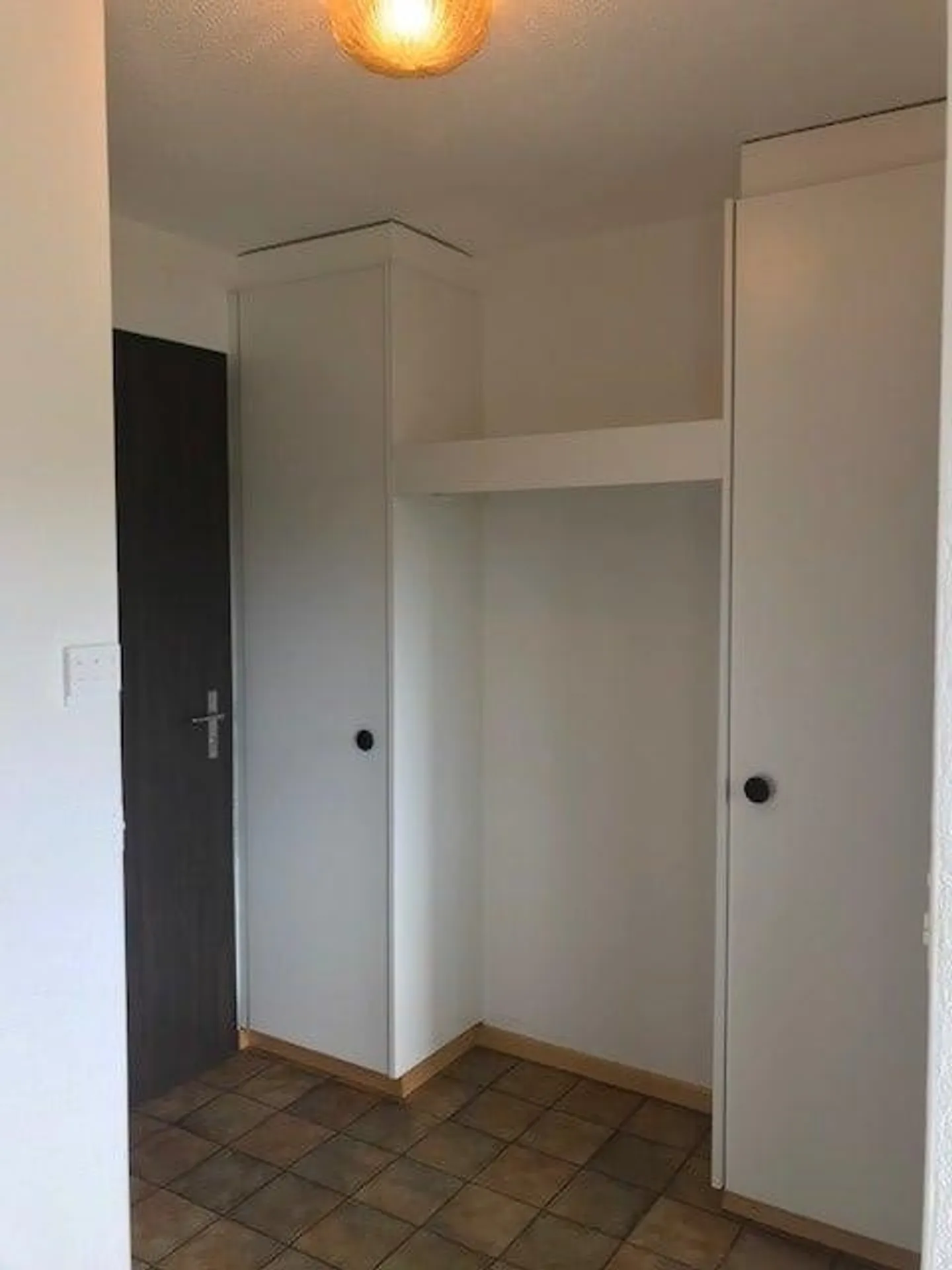 Appartamento 1 stanza centrale e pratico a Brügg - Foto 3 di 4