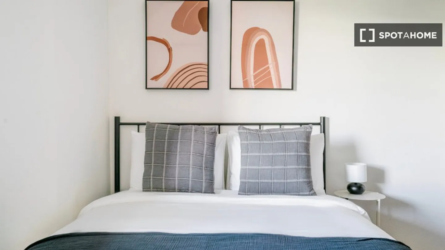 Discover, visit and rent your new home online with full confidence. - Photo 15 of 18