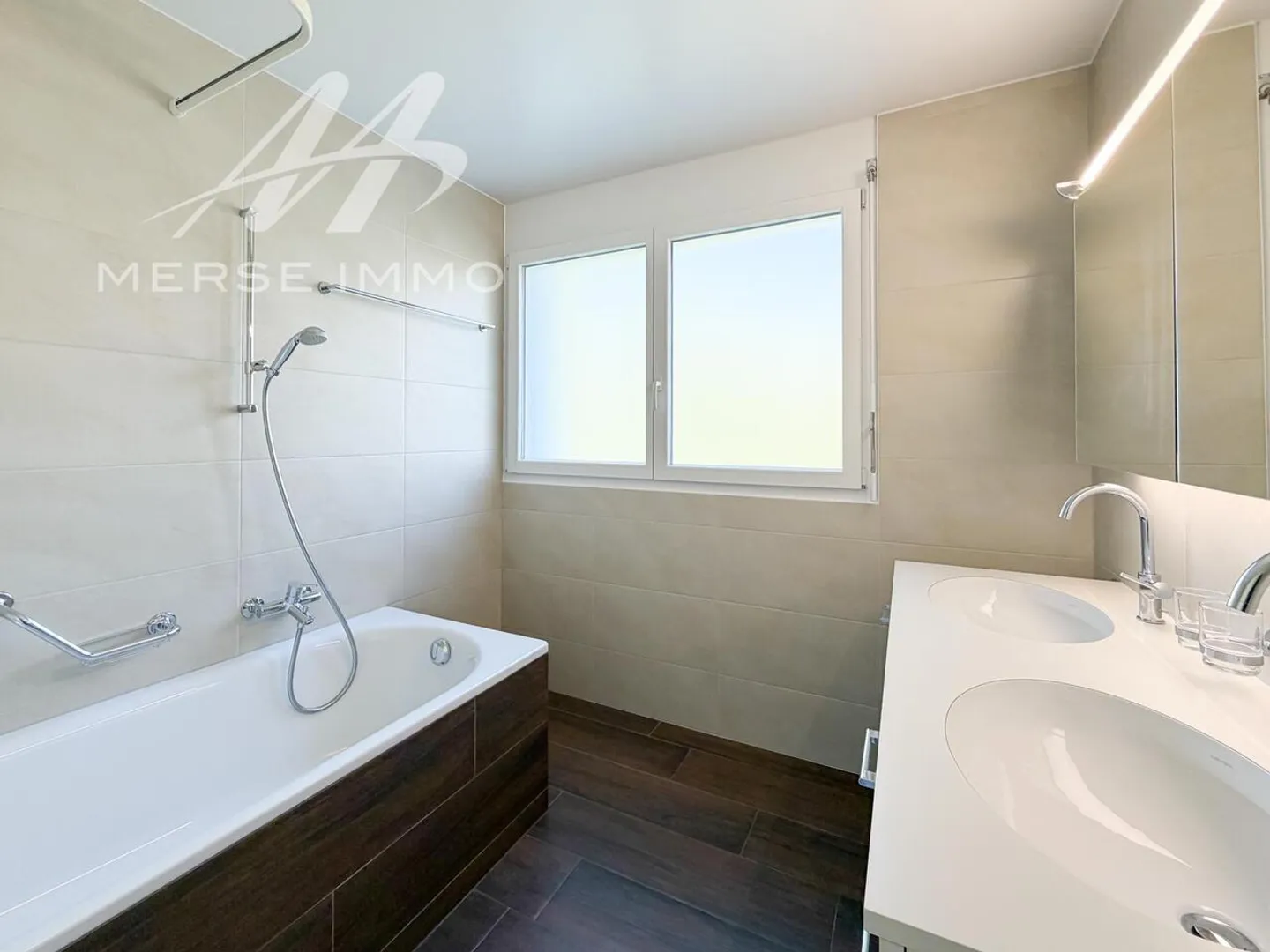 Bright penthouse with large terrace and unobstructed view - Photo 12 of 15
