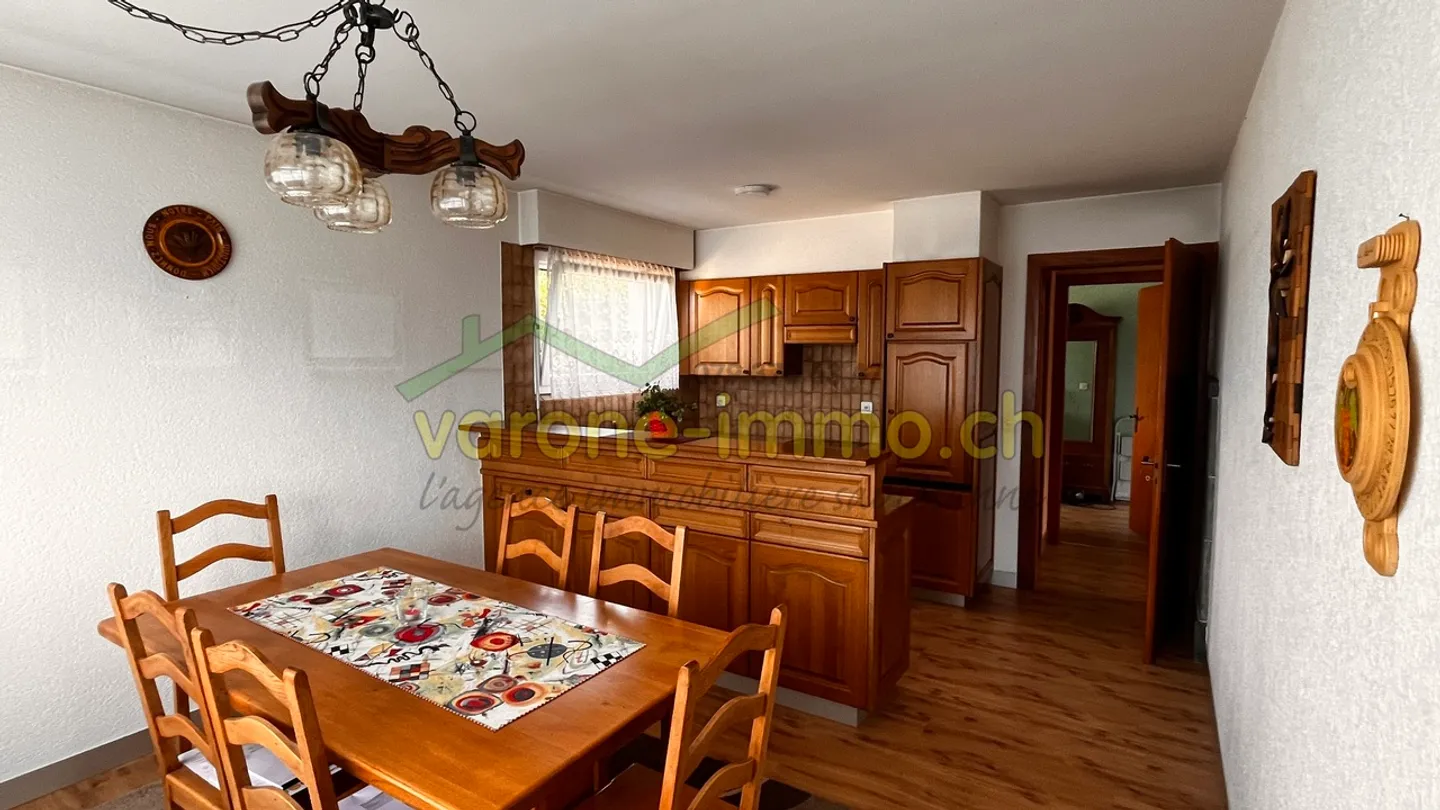 Villa mit 6 Zimmern in Ormône/Savièse mit großem Baugrundstück - Foto 3 von 13