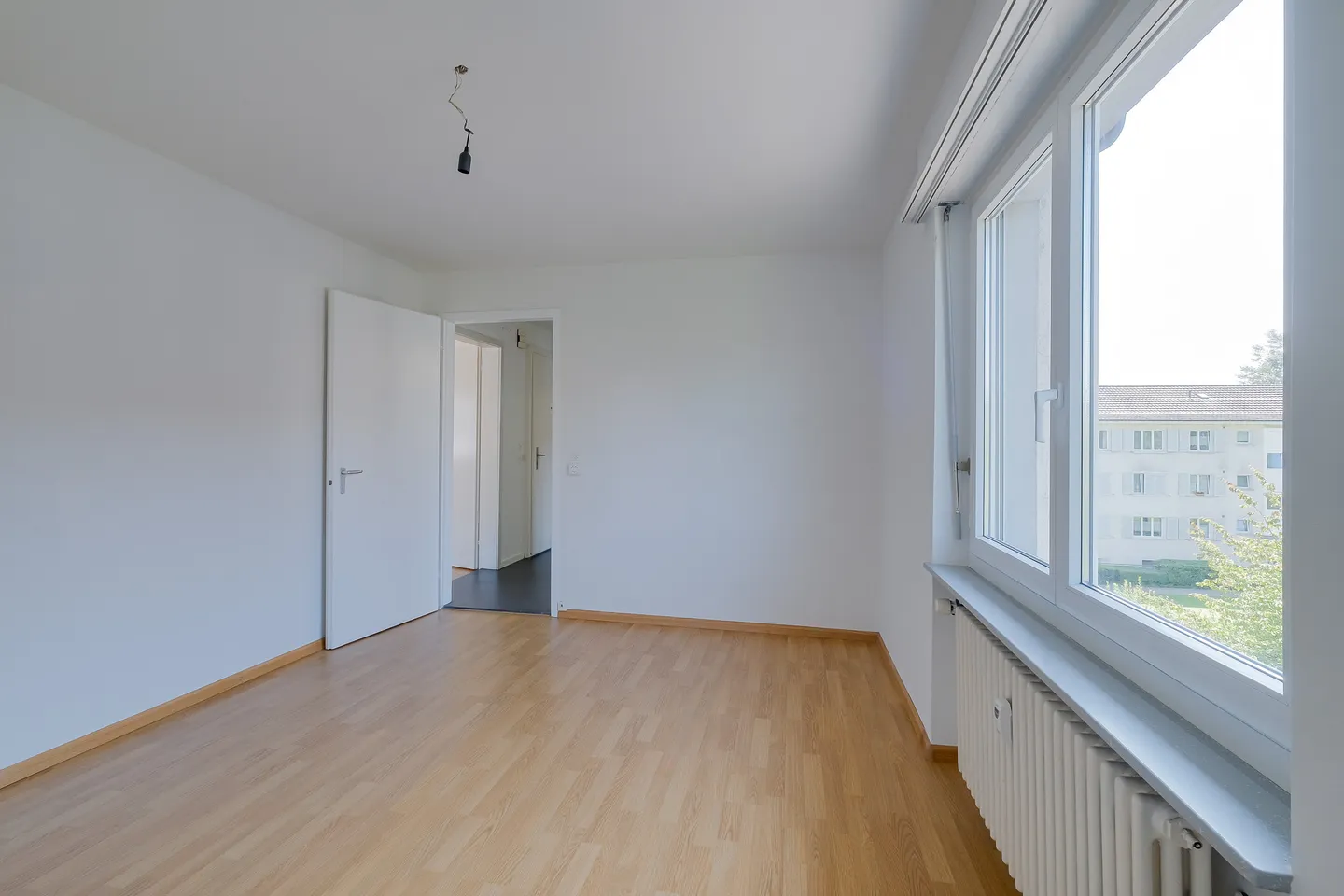 Spacious Maisonette Apartment - Photo 5 of 10