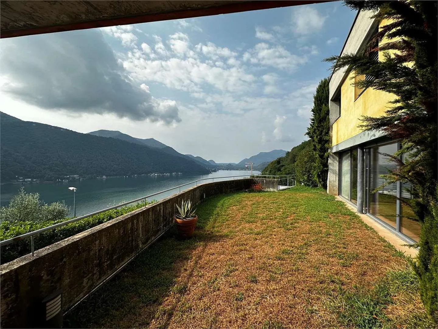 Stupenda Villa con Vista Lago - Foto 10 di 13
