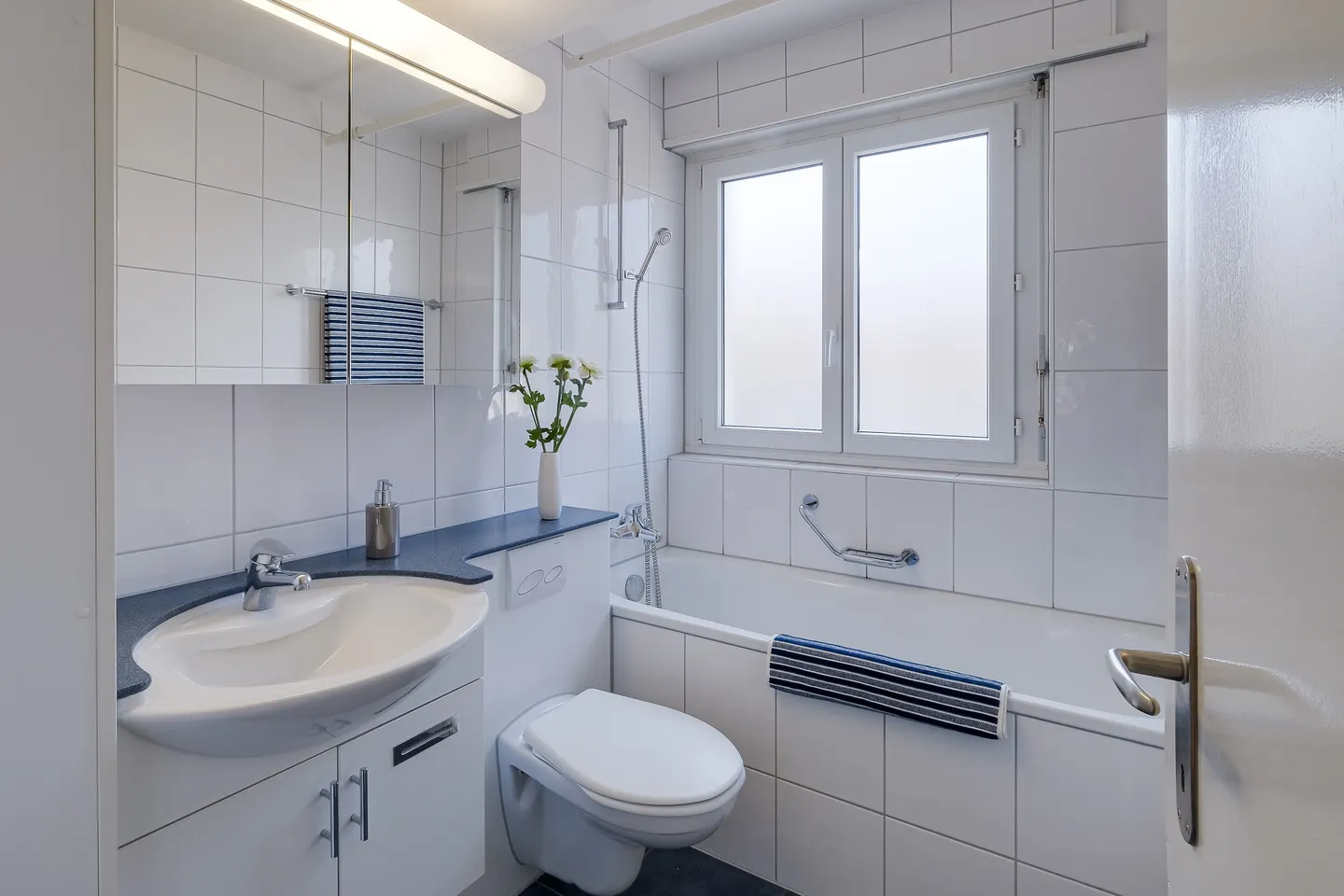 Spacious Maisonette Apartment - Photo 6 of 10