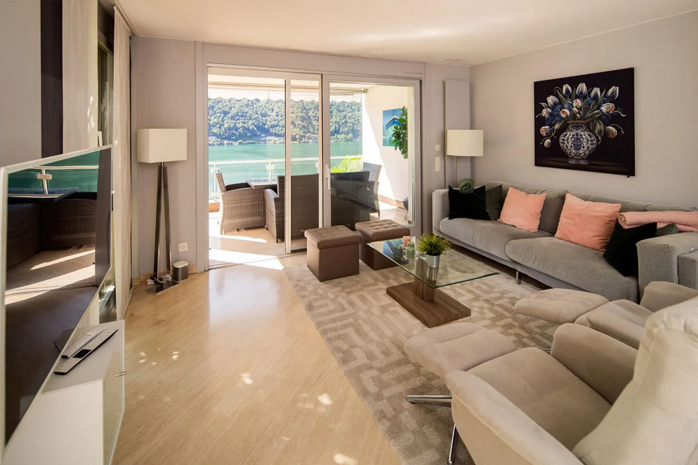 Exclusive 3 1/2 room apartment with lake view in Morcote - Photo 2 of 14