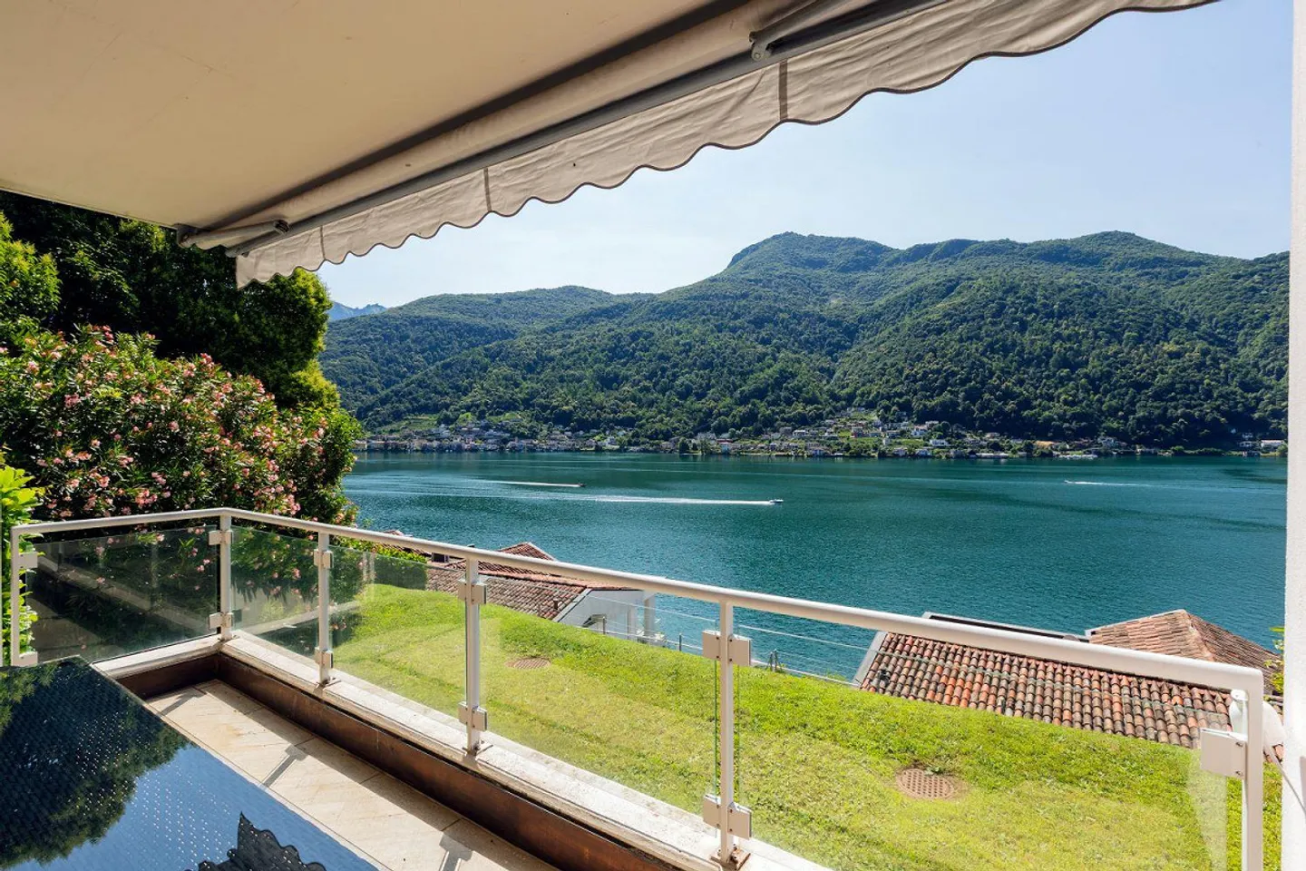 Exclusive 3 1/2 room apartment with lake view in Morcote - Photo 1 of 14