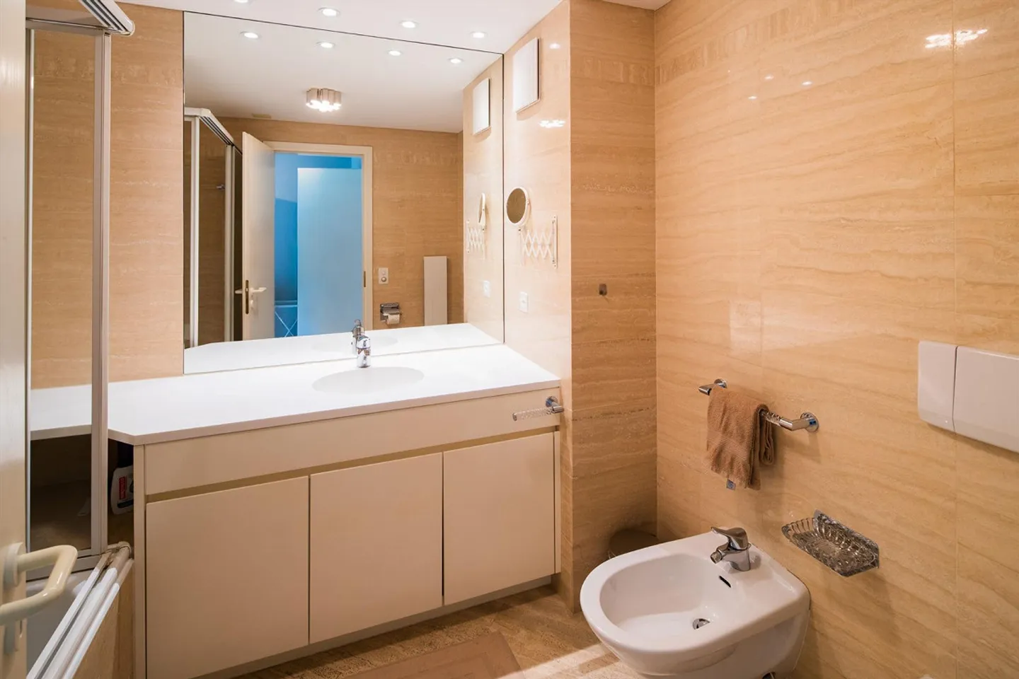 Exclusive 3 1/2 room apartment with lake view in Morcote - Photo 8 of 14