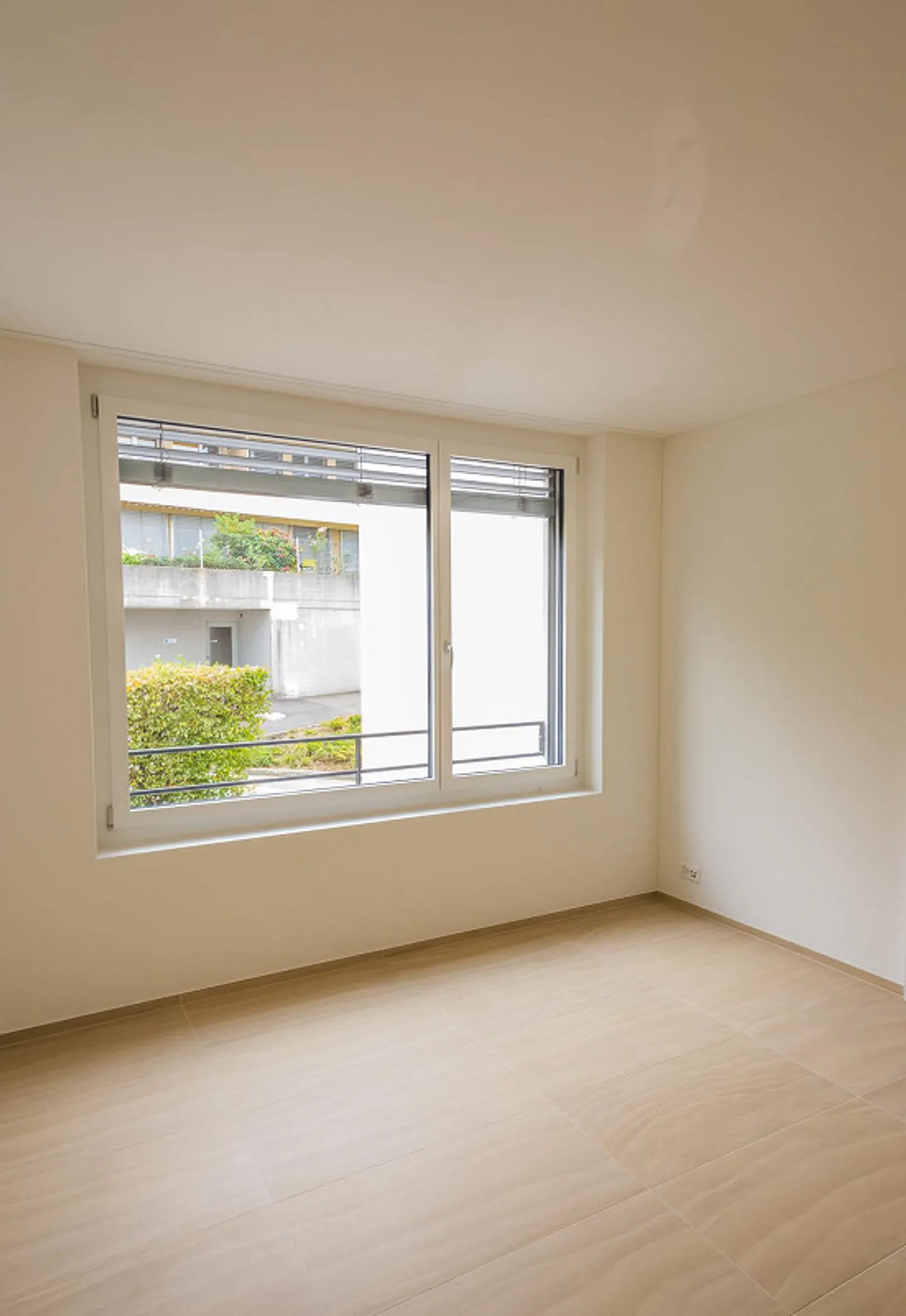 Moderne 2.5-Zimmerwohnung in Zug - Foto 5 di 9