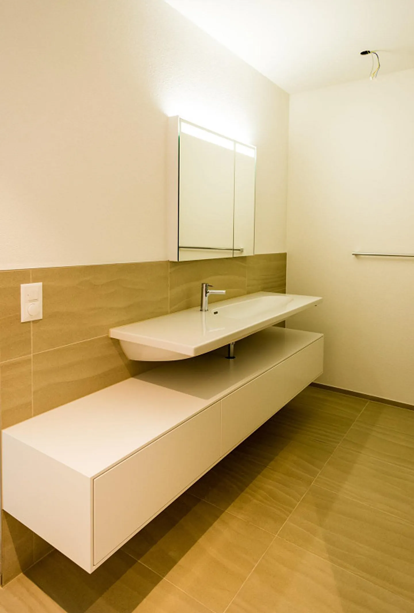 Moderne 2.5-Zimmerwohnung in Zug - Foto 3 di 9