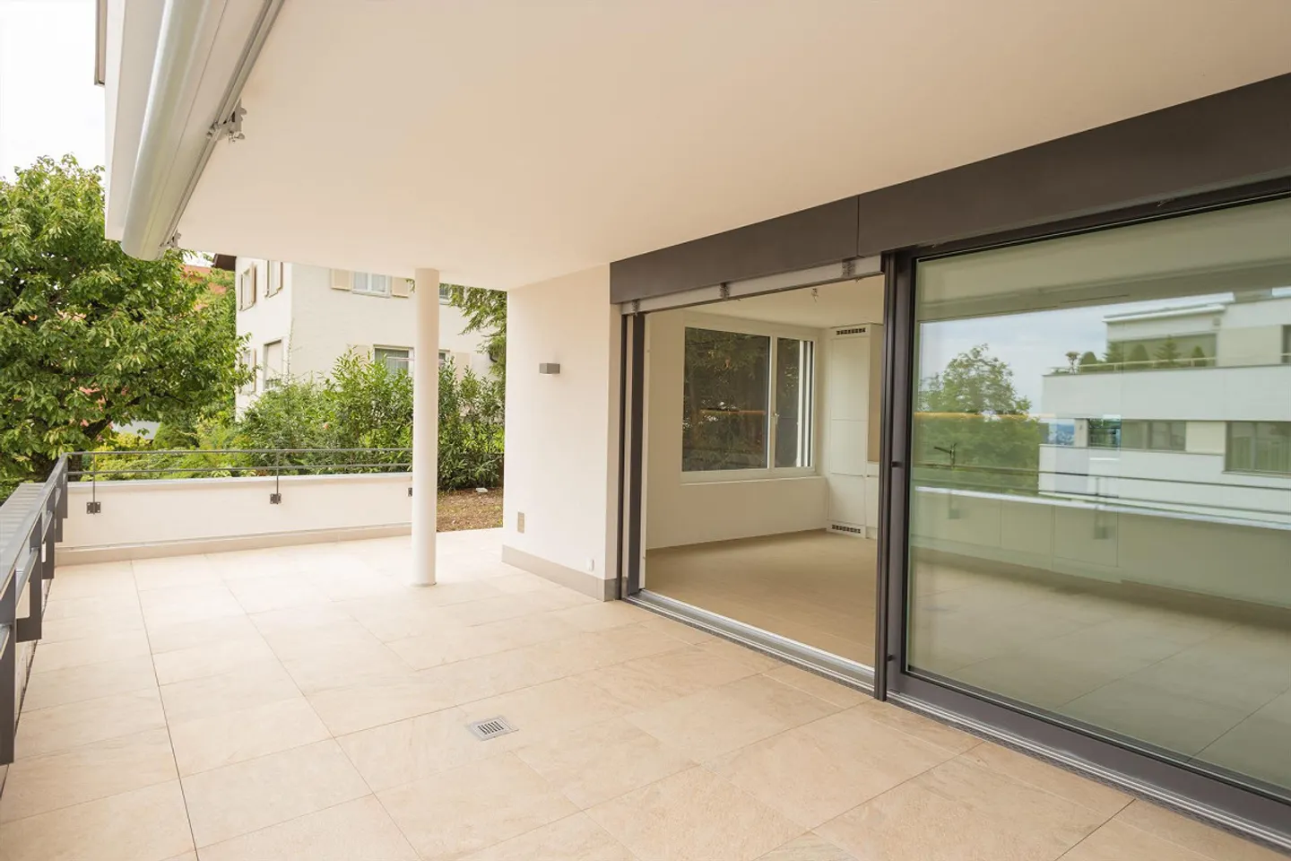 Moderne 2.5-Zimmerwohnung in Zug - Foto 7 di 9