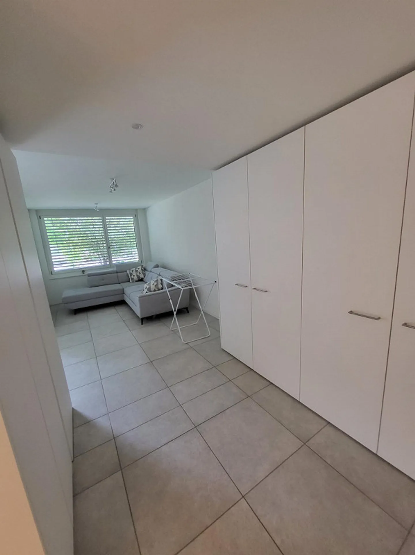 Appartement moderne et lumineux à louer dans le centre-ville de Dübendorf - Photo 3 sur 5