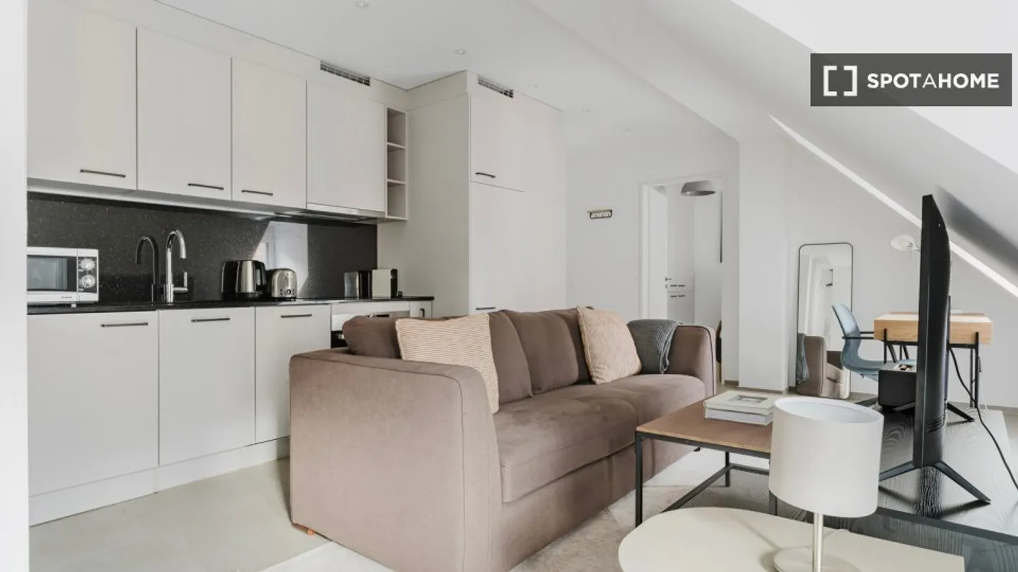 Charming Apartment in Zurich - Photo 2 of 15