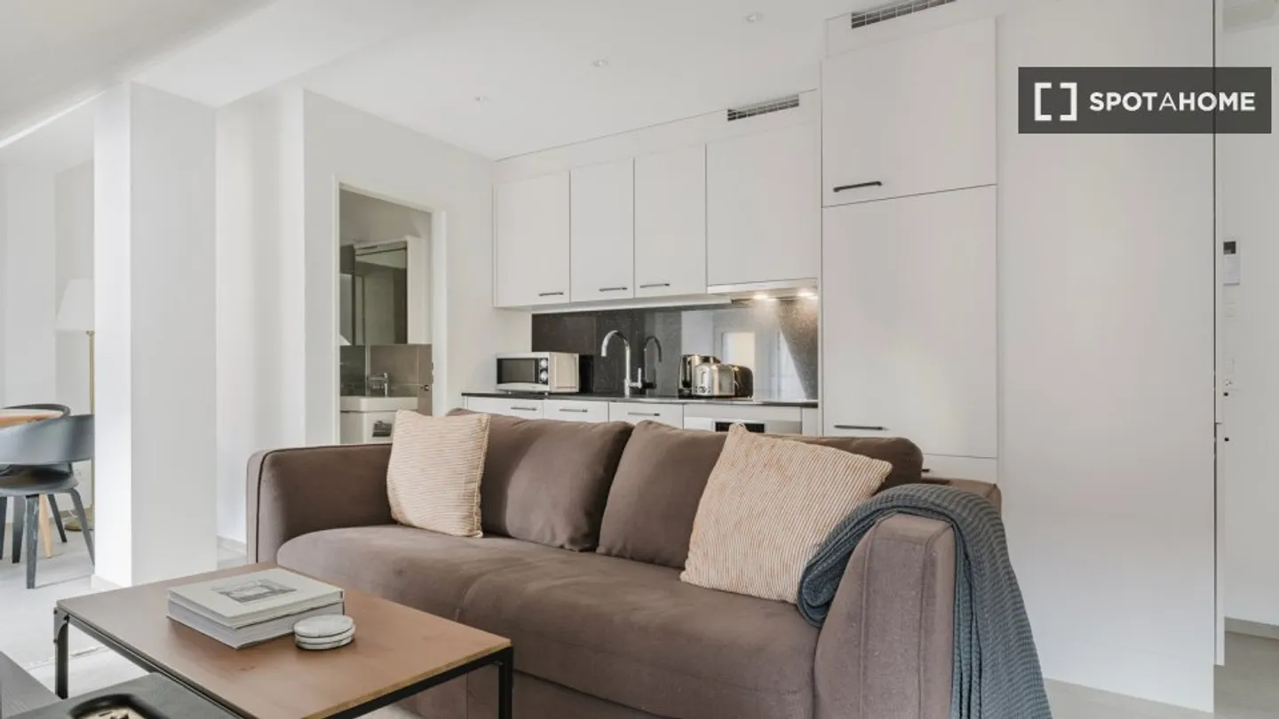 Charming Apartment in Zurich - Photo 1 of 15