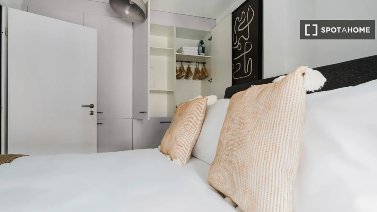 Charming Apartment in Zurich - Photo 12 of 15