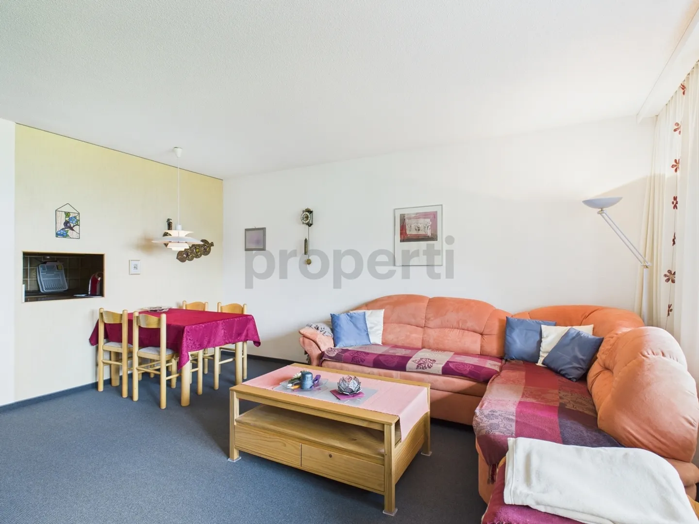 Appartamento affascinante di 2,5 stanze con vista sulle montagne a Disentis/Mustér - Residenza principale o secondaria - Foto 2 di 12