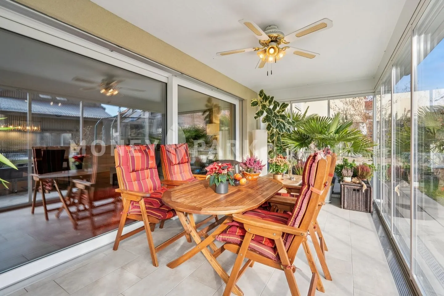 Incantevole appartamento giardino 2.5 camere con enorme giardino privato - Foto 9 di 13