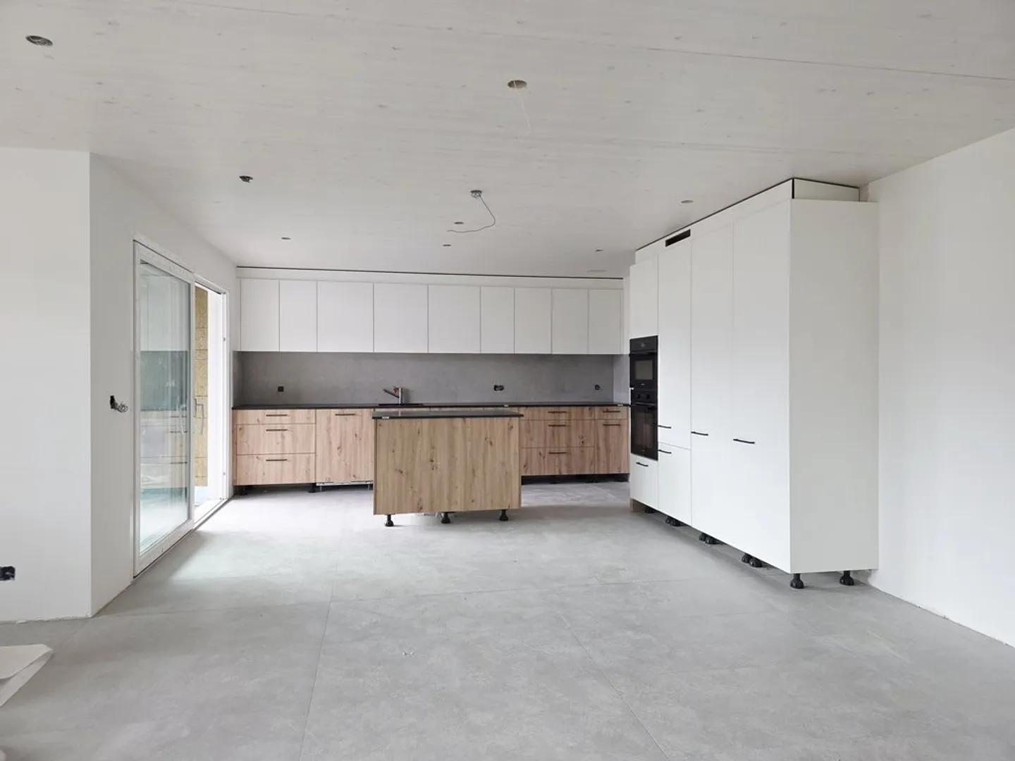 NEW 3.5-room apartment for CHF 2,380.- including charges/electricity. - Photo 2 of 6