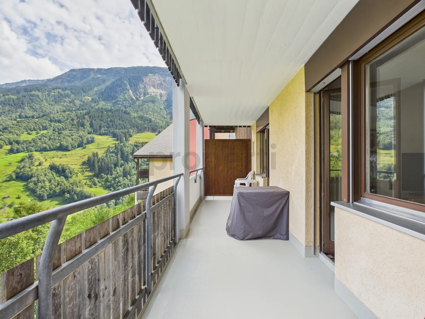 Appartamento affascinante di 2,5 stanze con vista sulle montagne a Disentis/Mustér - Residenza principale o secondaria - Foto 7 di 12