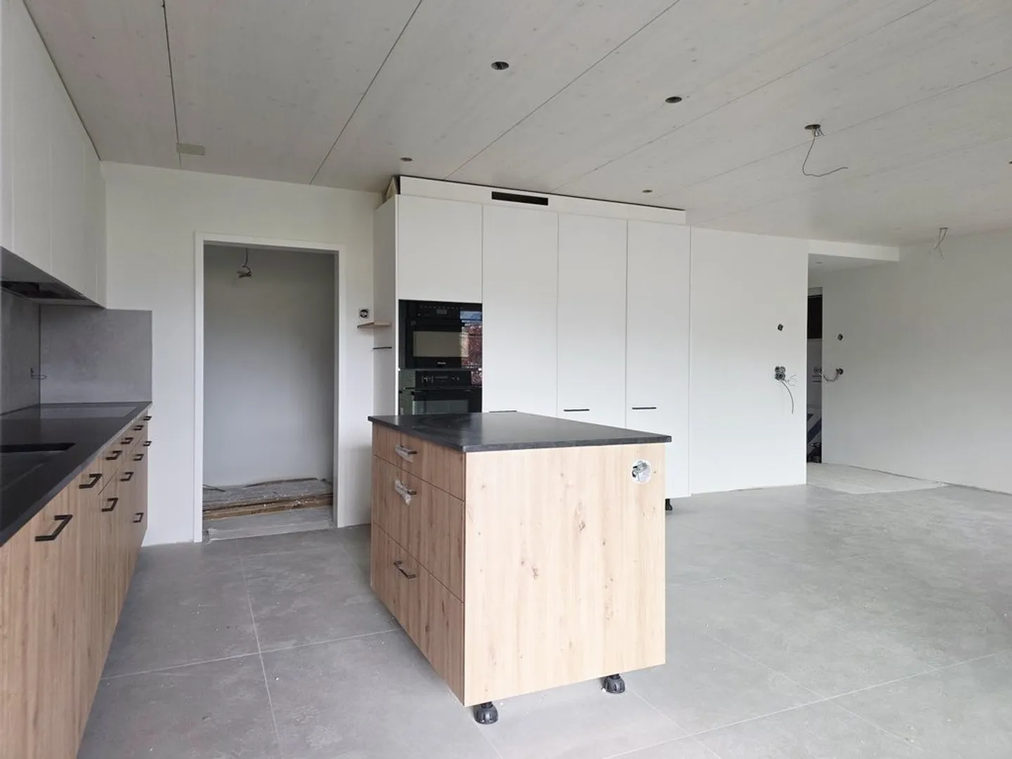 NEW 3.5-room apartment for CHF 2,380.- including charges/electricity. - Photo 4 of 6