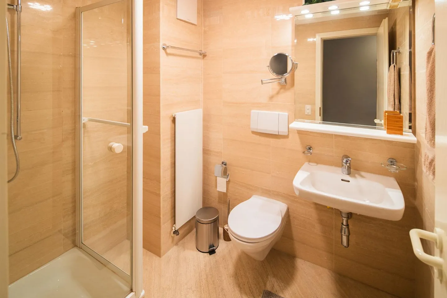 Exclusive 3 1/2 room apartment with lake view in Morcote - Photo 11 of 14