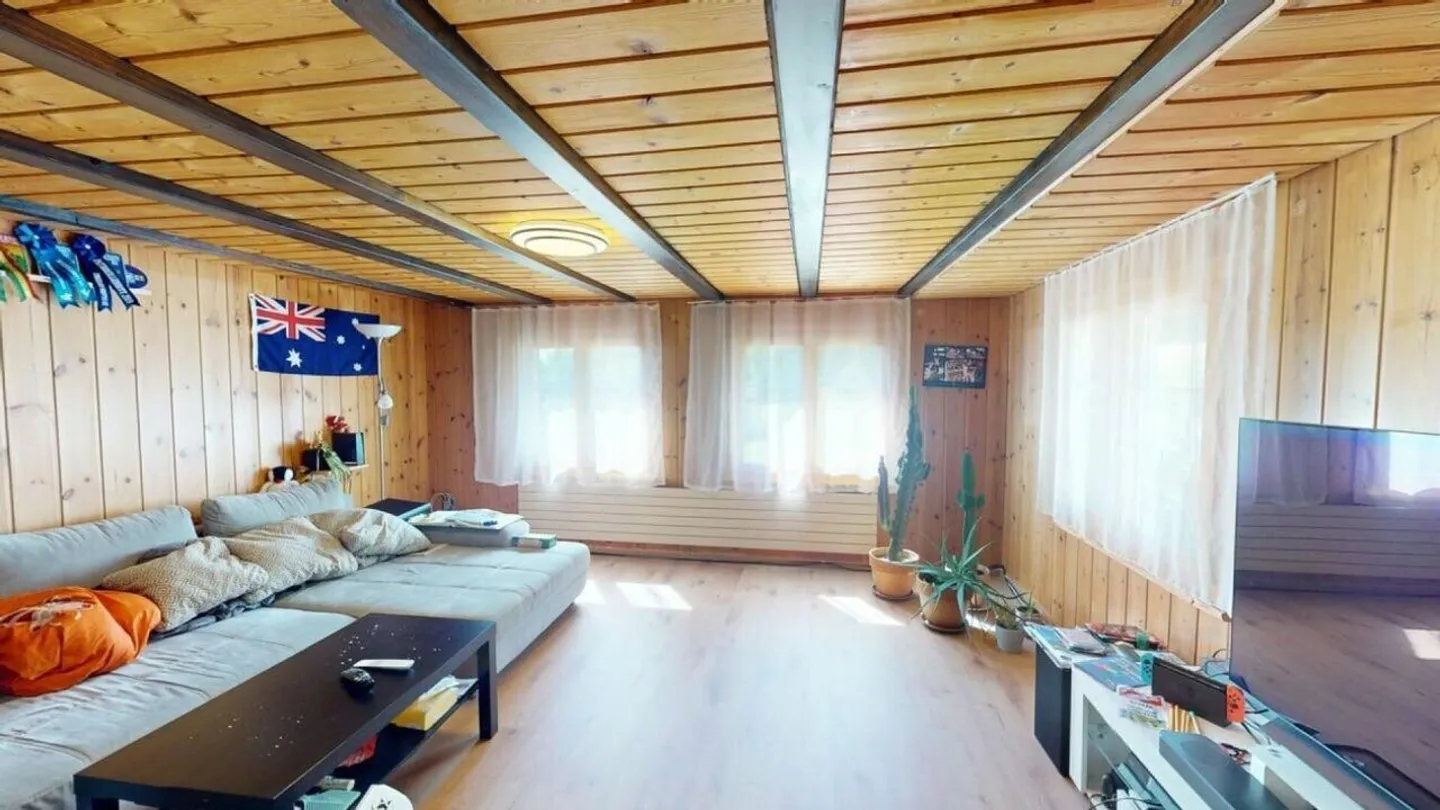 3.5 Room Apartment Above Mels - Photo 3 of 12