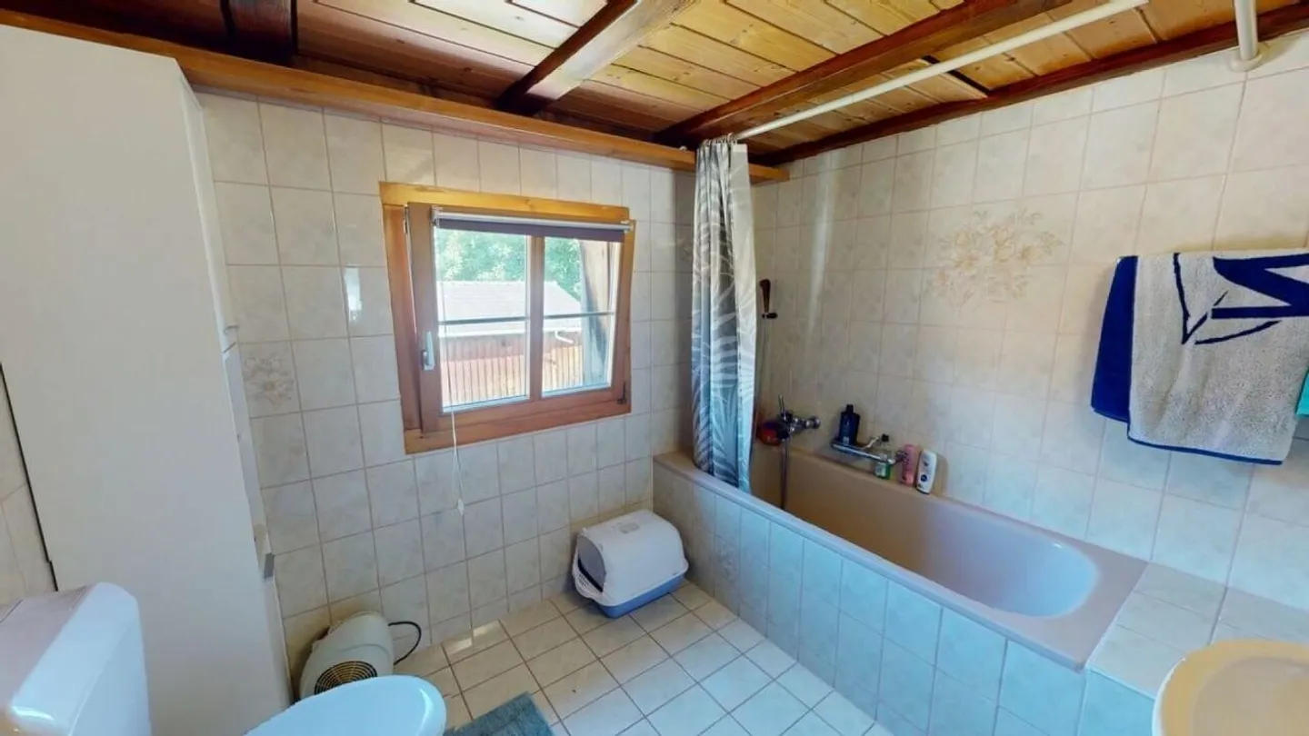 3.5 Room Apartment Above Mels - Photo 8 of 12