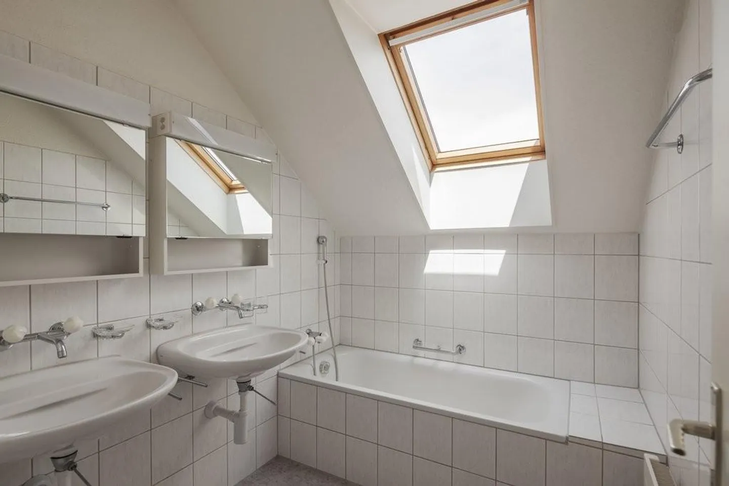 AFFITTO SENZA CAUZIONE - Appartamento familiare con balcone soleggiato - Foto 4 di 9