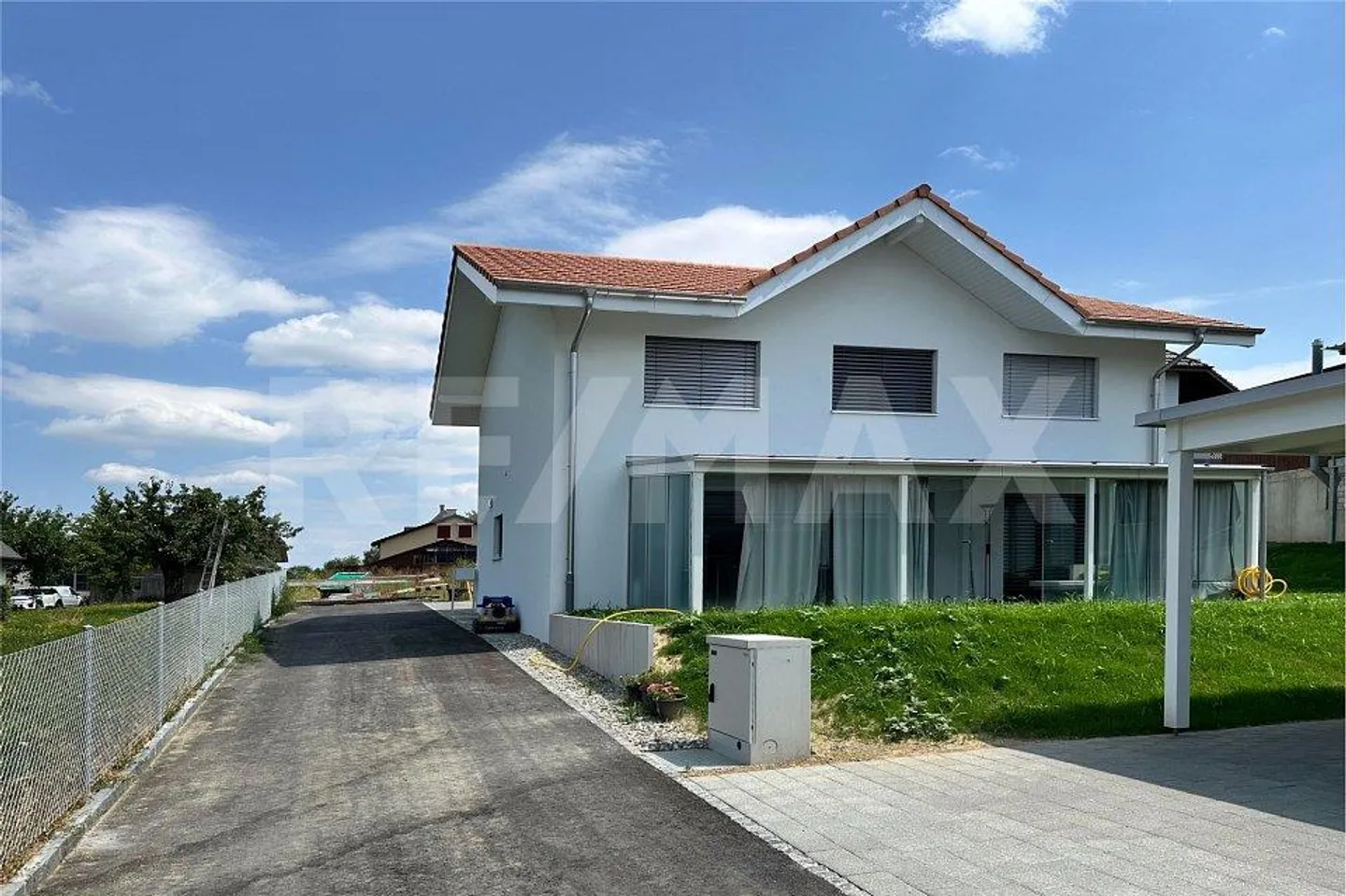 Modernes freistehendes Haus - Foto 3 von 12