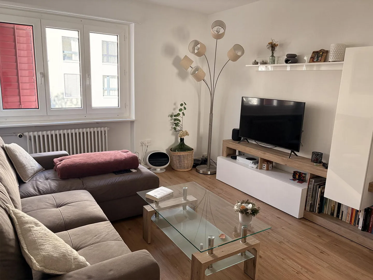 Incantevole appartamento di 2,5 stanze disponibile dal 1° aprile - Centro di Zug - Foto 3 di 7