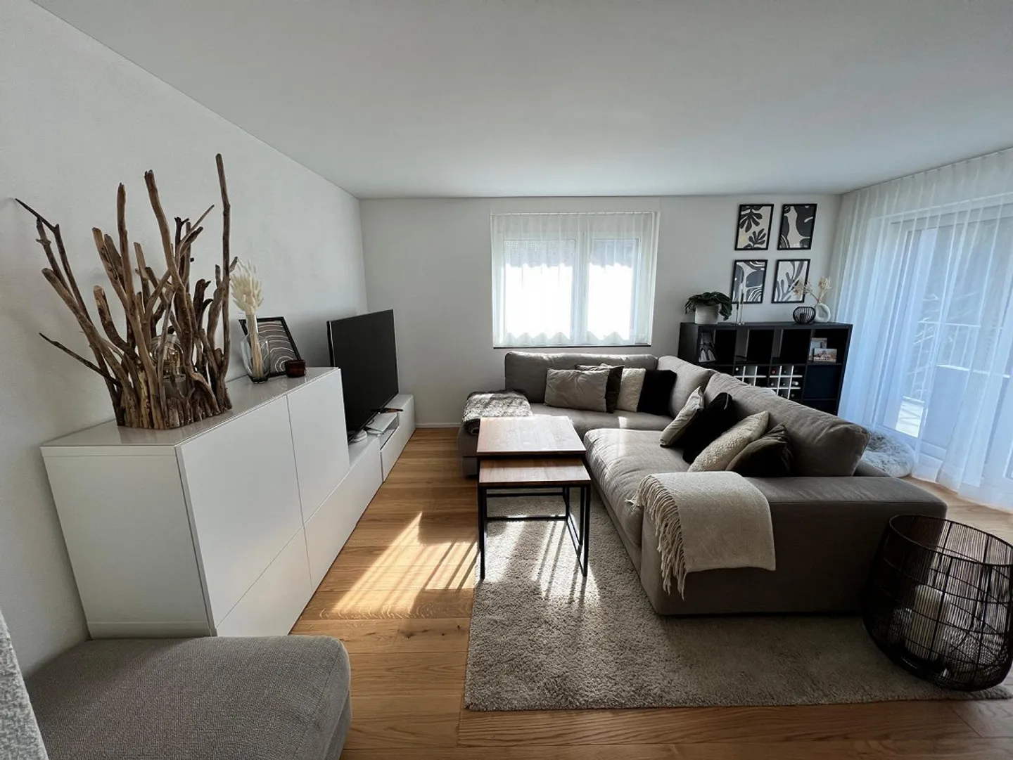 Modern and central 5.5 room apartment in Brunnen - Photo 2 of 12