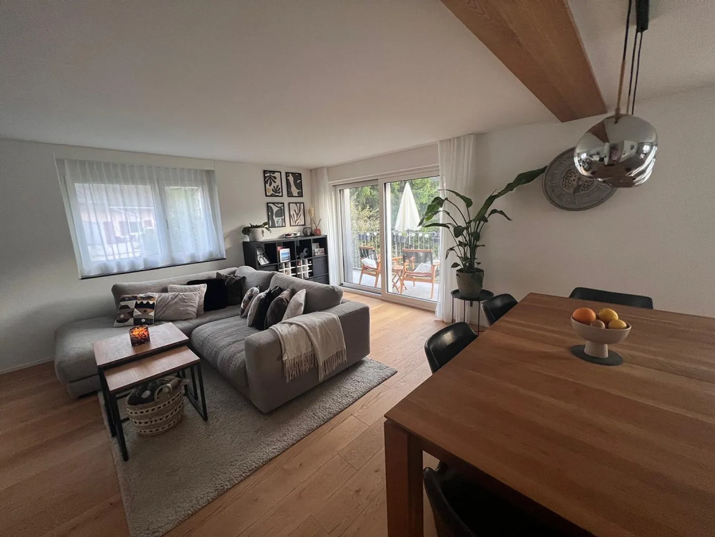 Modern and central 5.5 room apartment in Brunnen - Photo 3 of 12