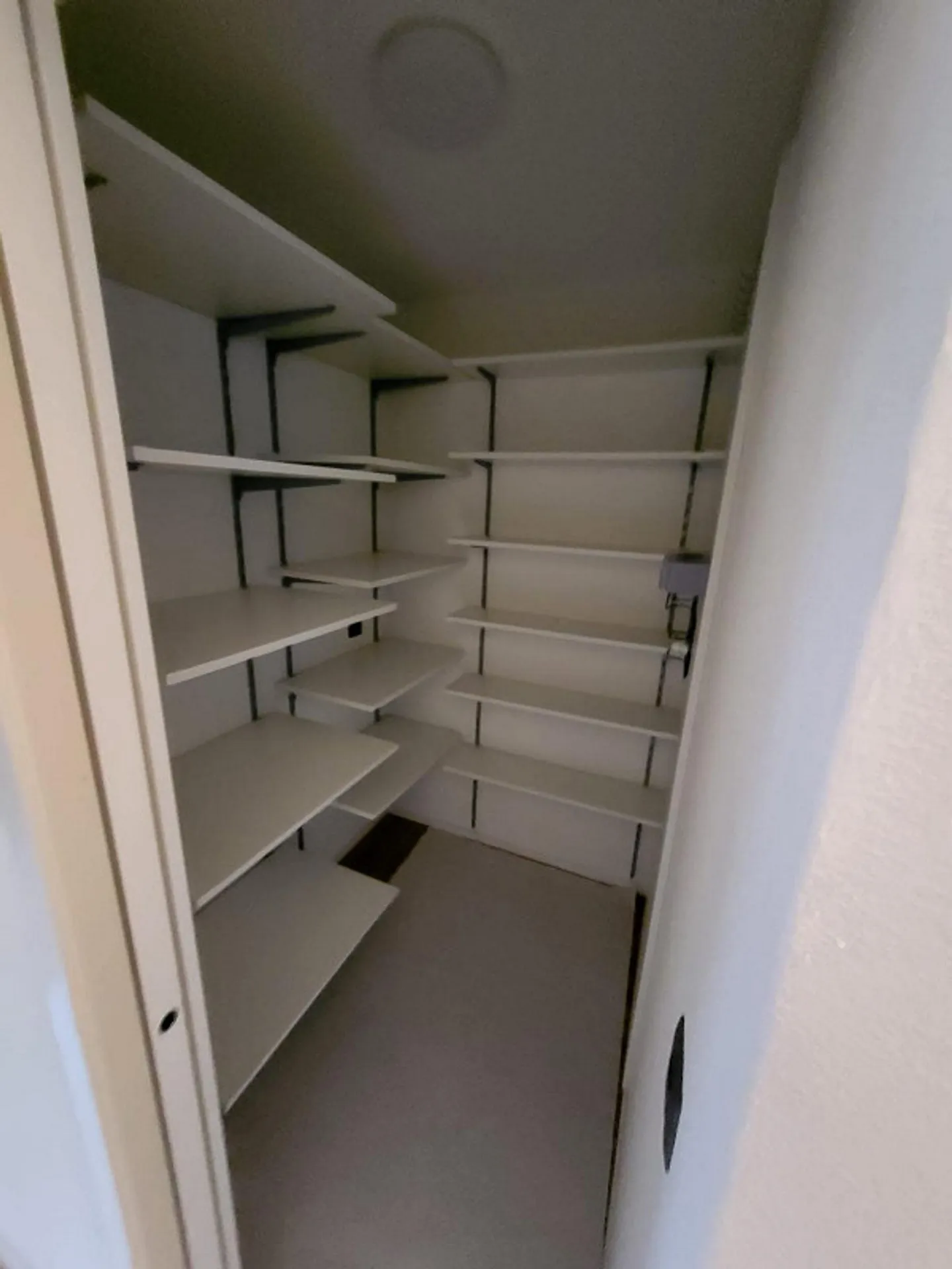 Modern and central 5.5 room apartment in Brunnen - Photo 4 of 12