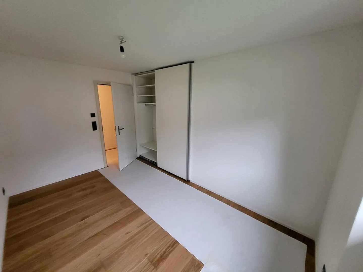 Modern and central 5.5 room apartment in Brunnen - Photo 5 of 12