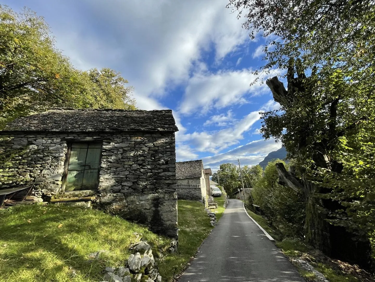 «Rustico di 2 locali da riattare con prato da sfalcio,  e bosco    /  Rustico zum Ausbauen mit  Wald und Wiese» - Foto 5 di 18