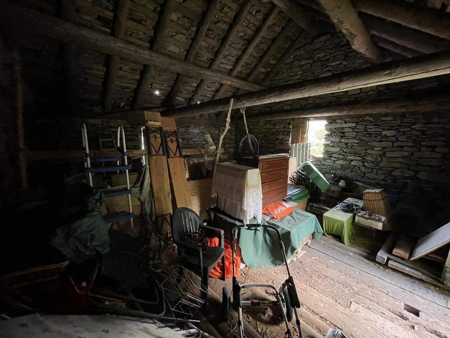 «Rustico di 2 locali da riattare con prato da sfalcio,  e bosco    /  Rustico zum Ausbauen mit  Wald und Wiese» - Foto 7 di 18