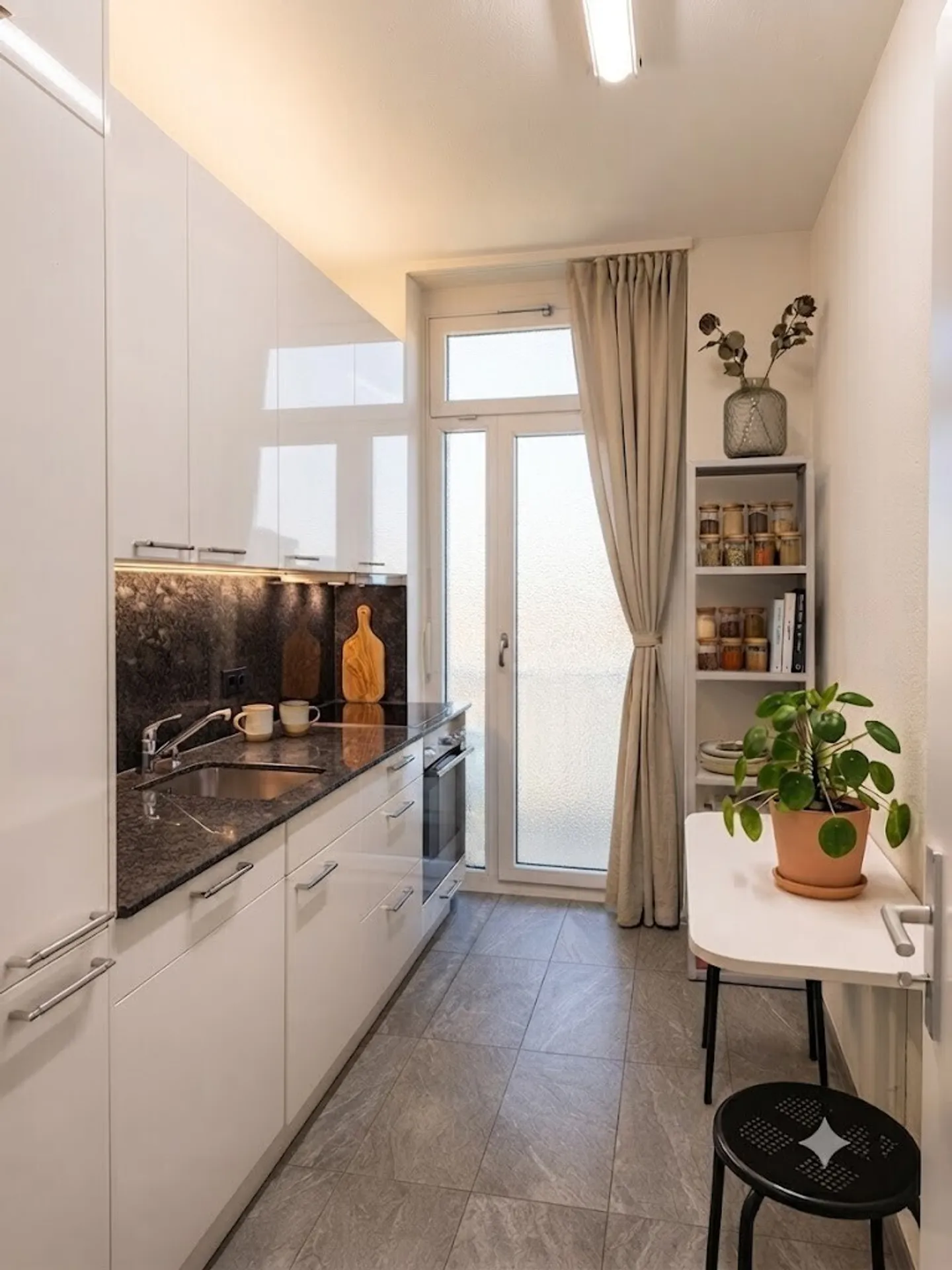 Charming Apartment near Idaplatz - Photo 6 of 7