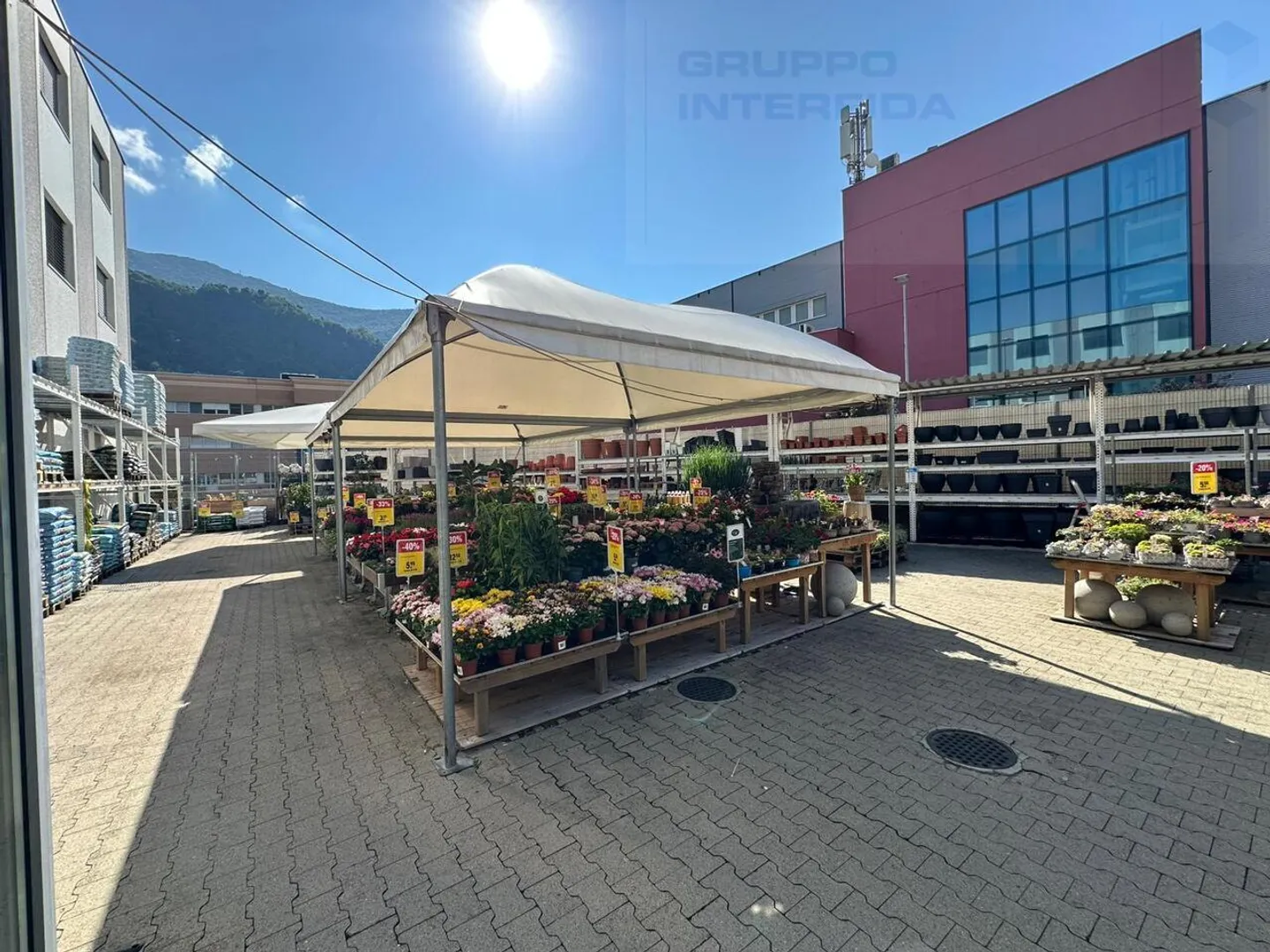 GROßE HANDELSFLÄCHE IM FOX TOWN BEREICH - Foto 6 von 10