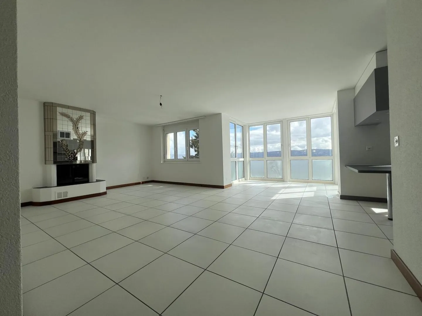 Magnificent 4.5-room renovated apartment for rent in Hauts-Geneveys - Photo 1 of 11