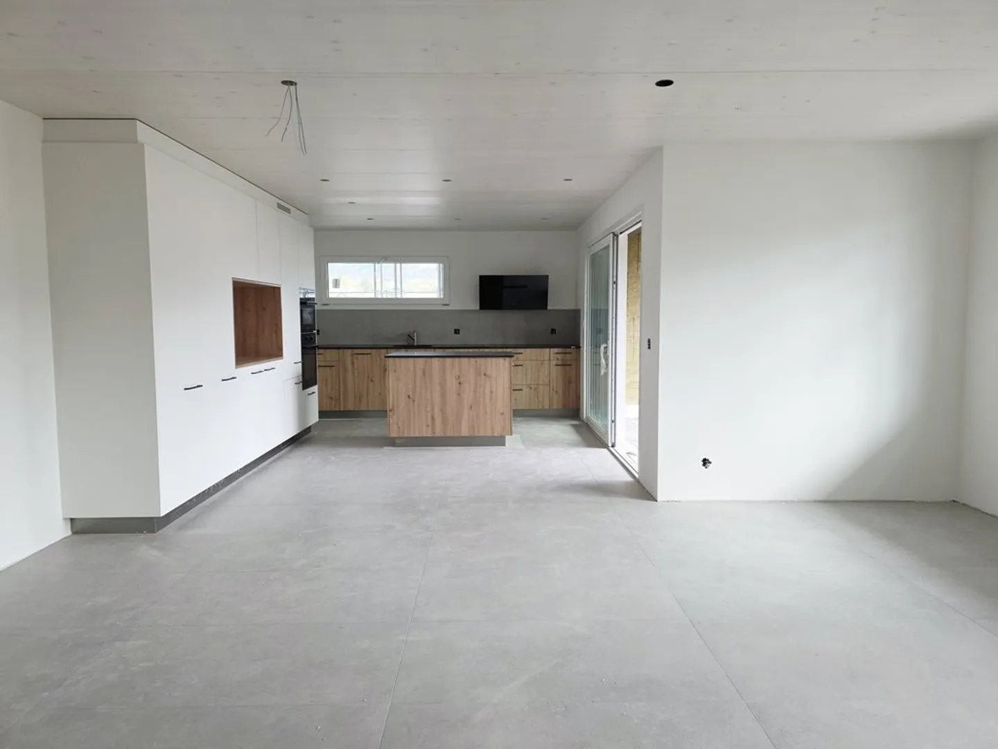 NEW 4.5-room apartment at CHF 2,550.- including charges/electricity. - Photo 2 of 6