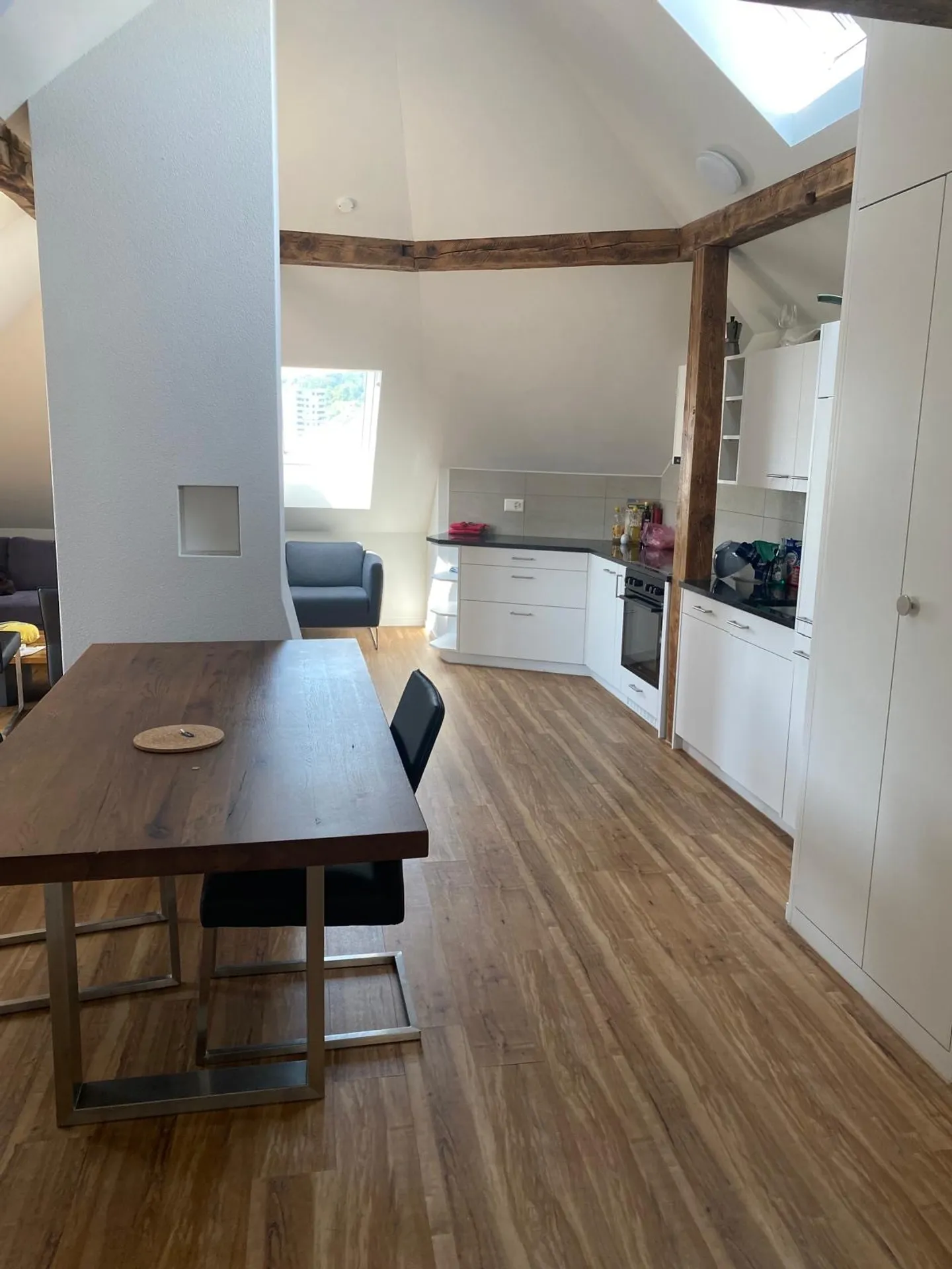 Spacious 4.5-room penthouse apartment, modern design and lots of charm - Photo 2 of 12