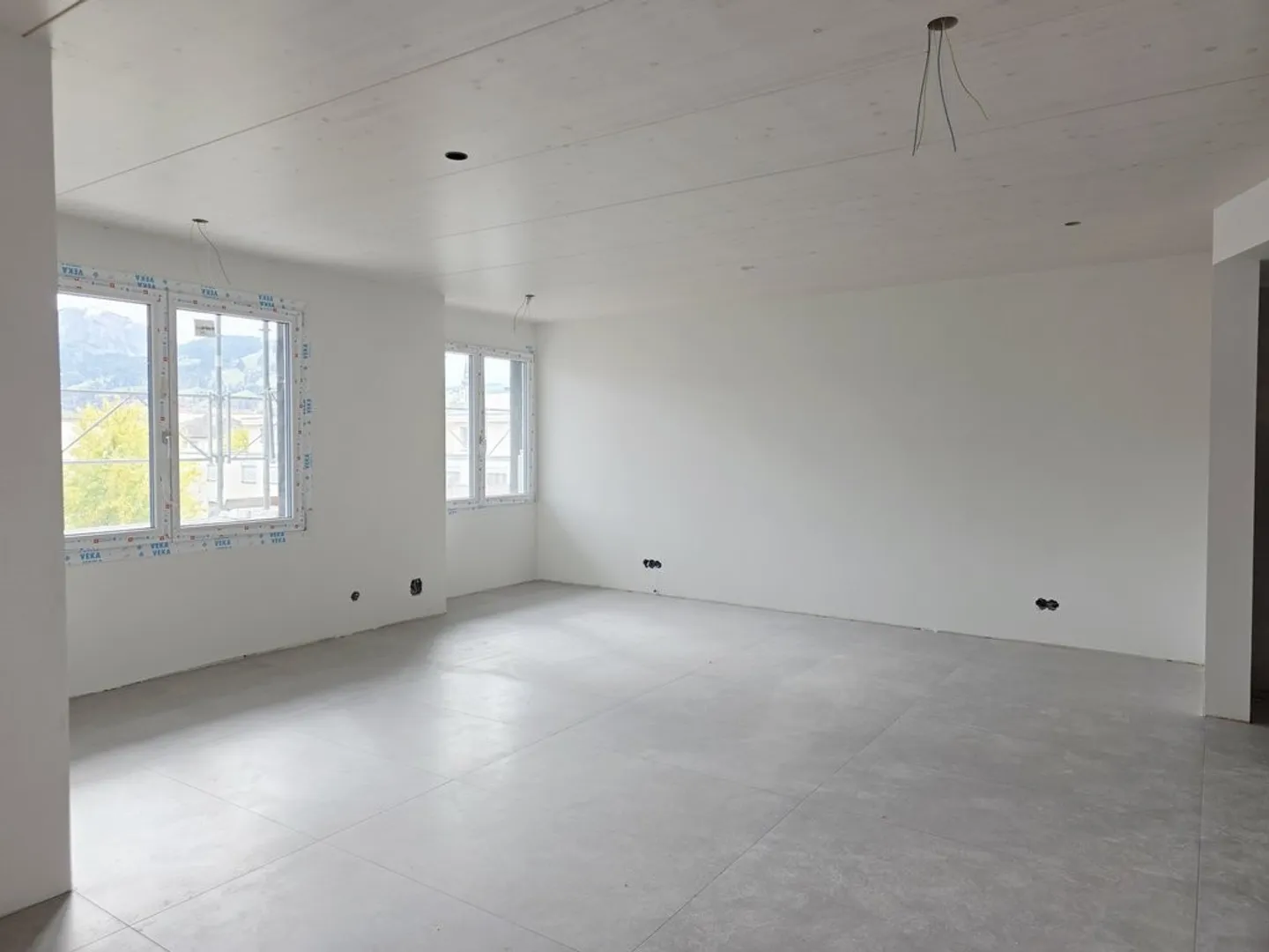 NEW 4.5-room apartment at CHF 2,550.- including charges/electricity. - Photo 3 of 6