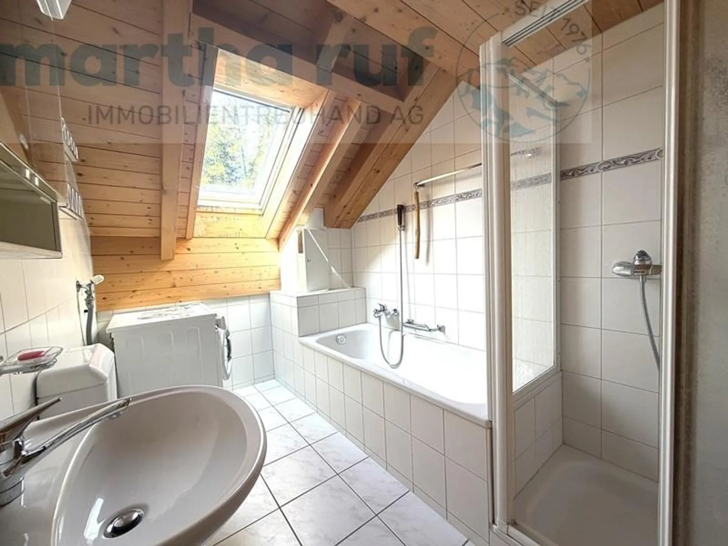 Gemütliche und charaktervolle 3.5- Zimmer Dachwohnung mit Galerie - Photo 8 sur 16