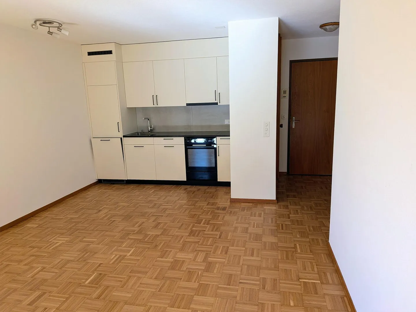 Tranquillo appartamento soleggiato di 2.5 locali - Foto 1 di 5