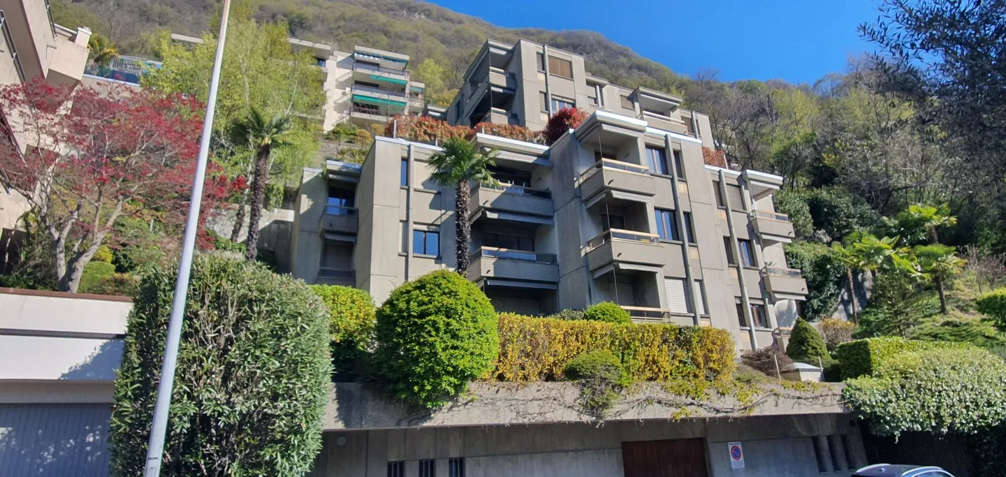 Vue charmante sur le lac de Lugano - Photo 2 sur 13
