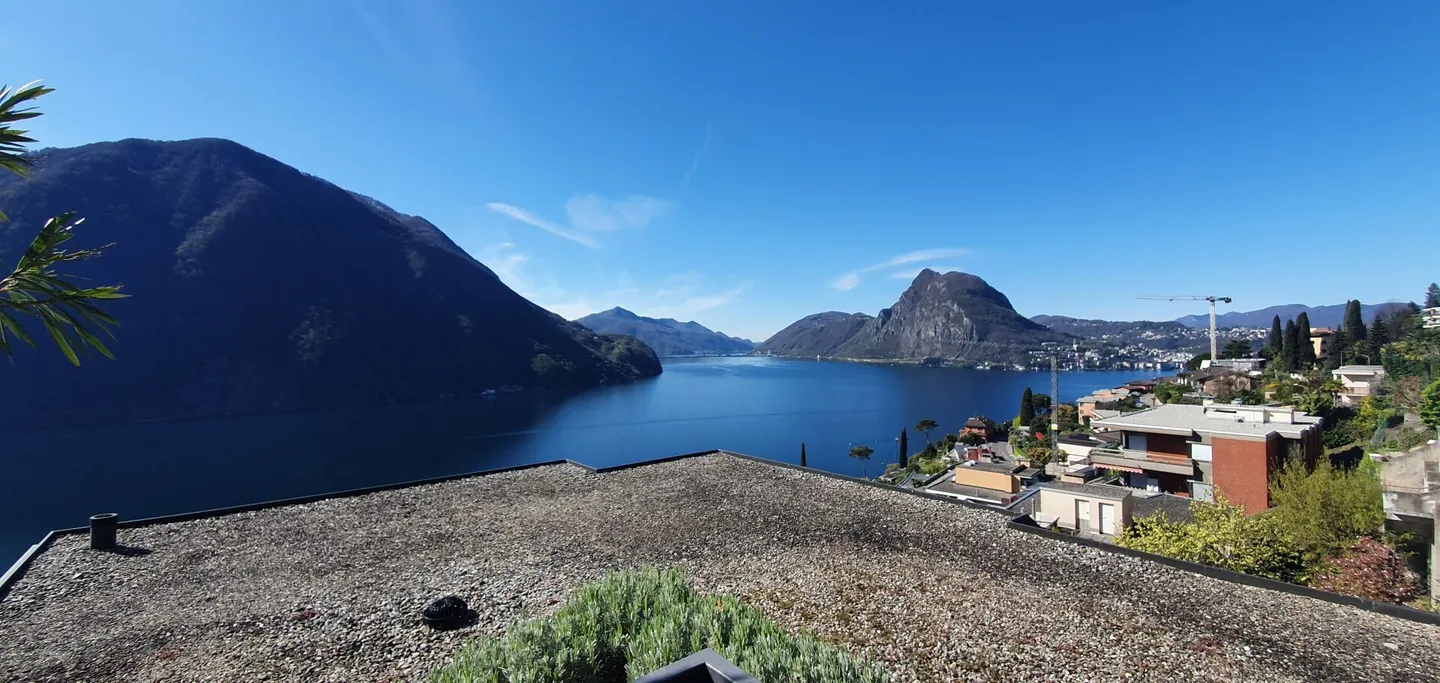 Vue charmante sur le lac de Lugano - Photo 4 sur 13