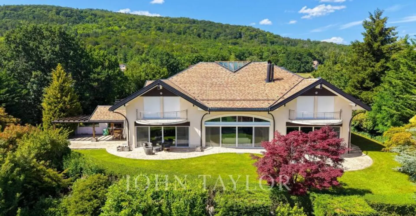 Stunning Villa with Lake Views - Photo 1 of 13