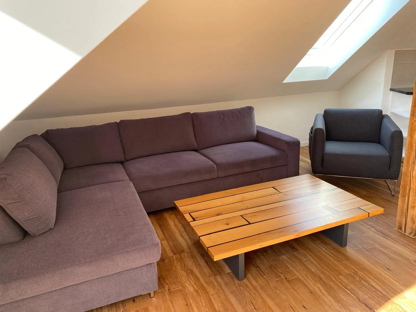 Spacious 4.5-room penthouse apartment, modern design and lots of charm - Photo 4 of 12