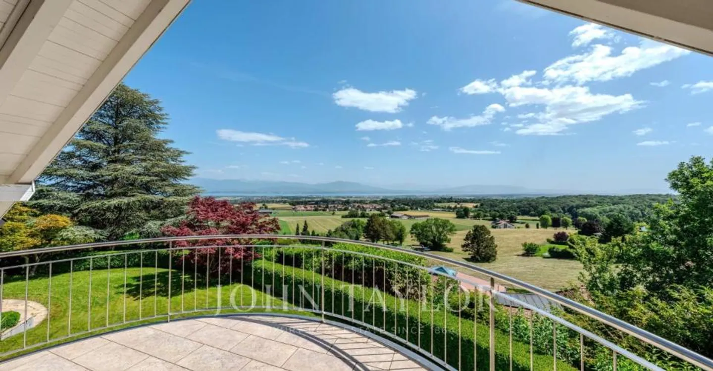 Stunning Villa with Lake Views - Photo 2 of 13